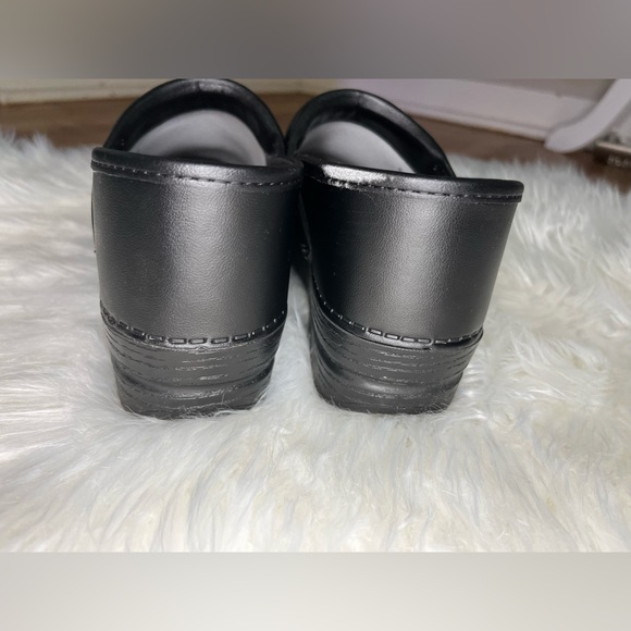 Dansko Professional Black Leather Clog - Picture 4 of 13